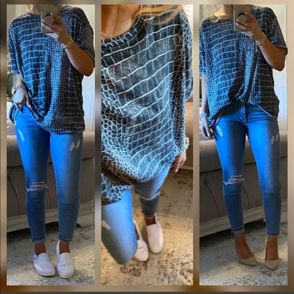 Free People Tops - LAST🌸New🌸Python Print spring top